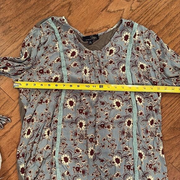 Suzanne Betro extra large floral shirt, really soft - Picture 6 of 8